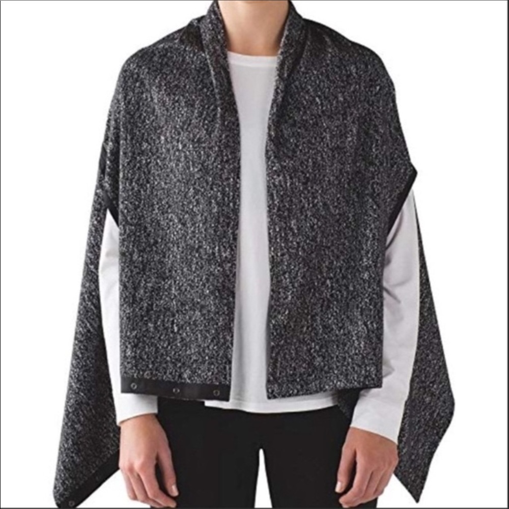 New with tags lululemon chalet vinyasa wrap scarf